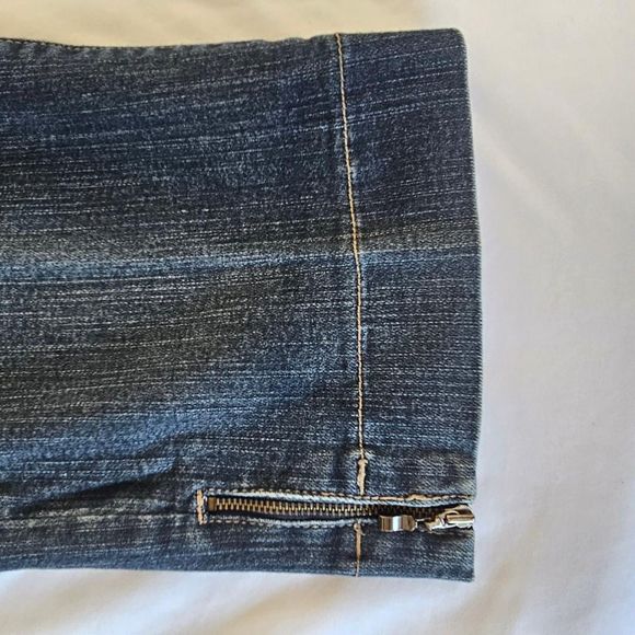 NYDJ Cropped Jeans Size 6 with Zipper Cuff Medium Wash - Picture 3 of 5